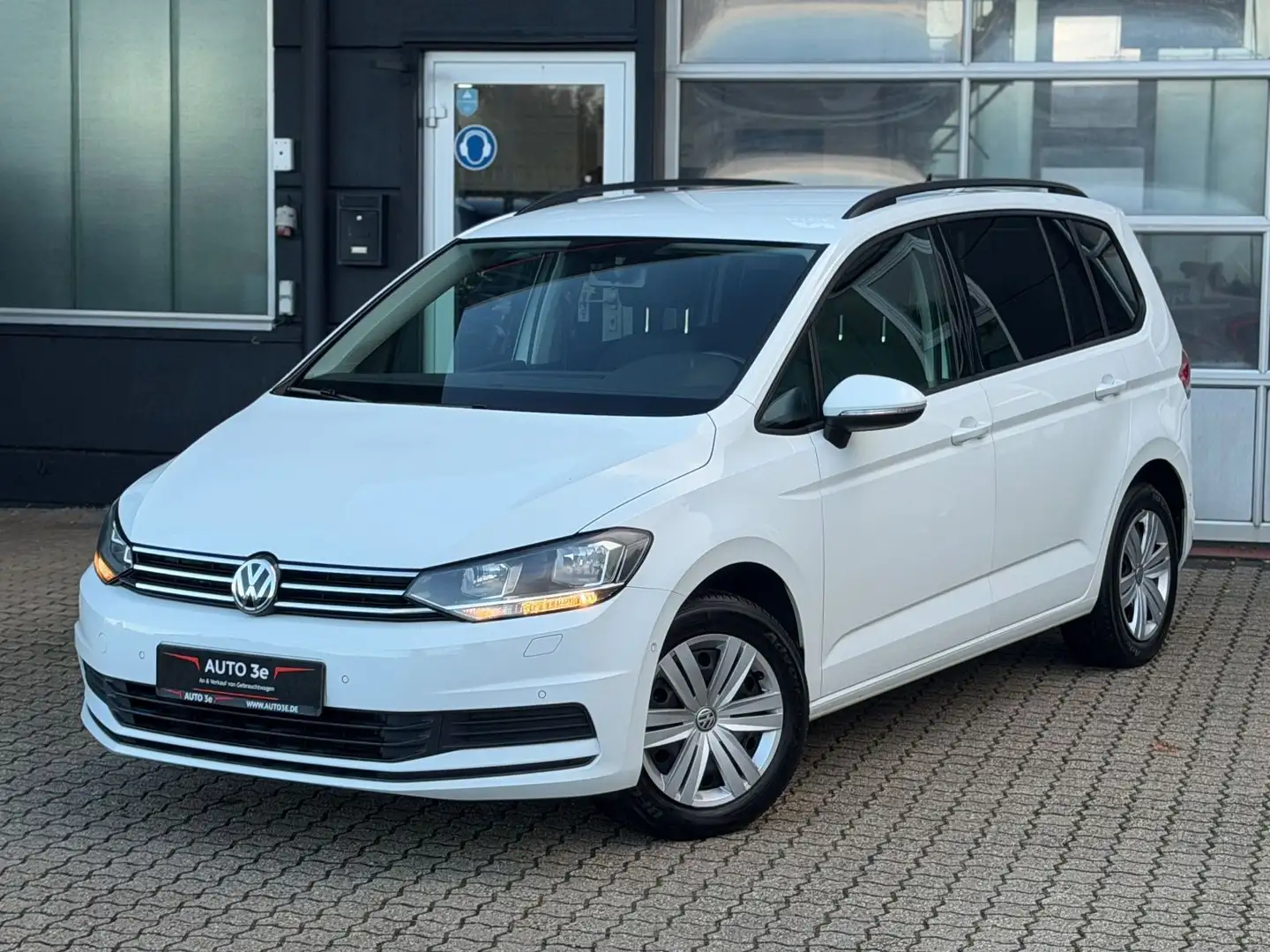 Volkswagen Touran Comfortline BMT 7.Sitzer Navi PDC Kamera Weiß - 2
