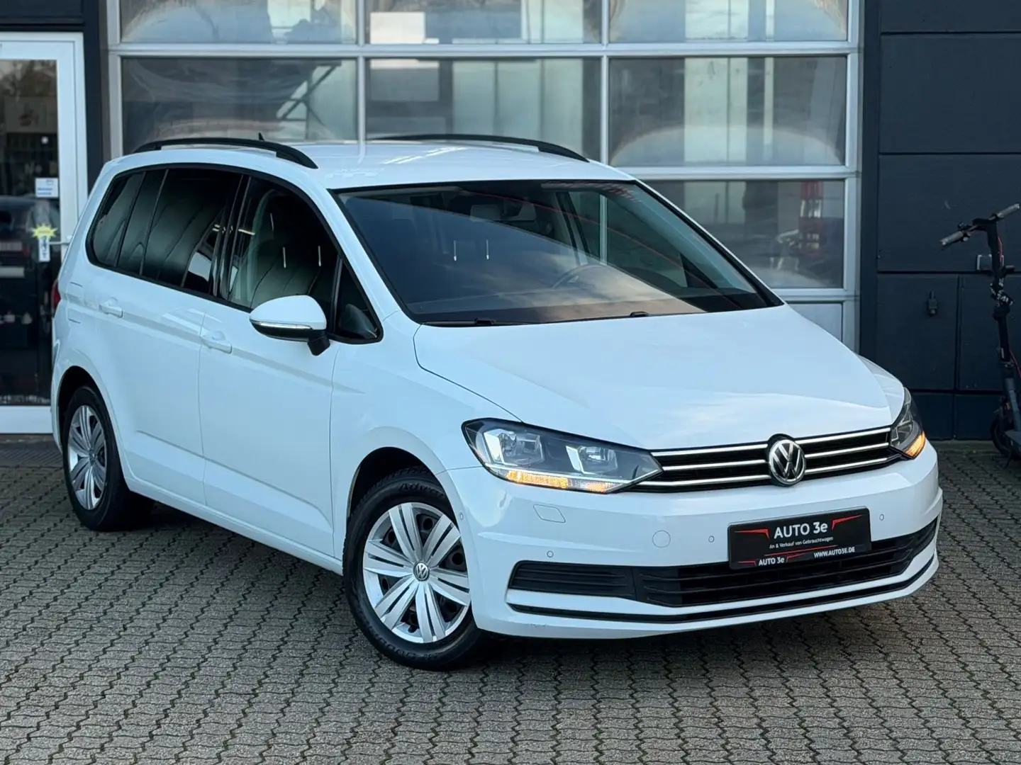 Volkswagen Touran Comfortline BMT 7.Sitzer Navi PDC Kamera Weiß - 1