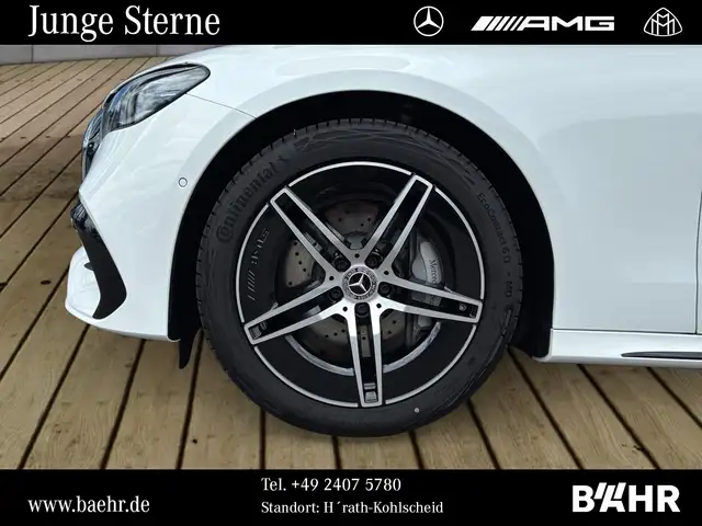 Mercedes-Benz 220 view 6