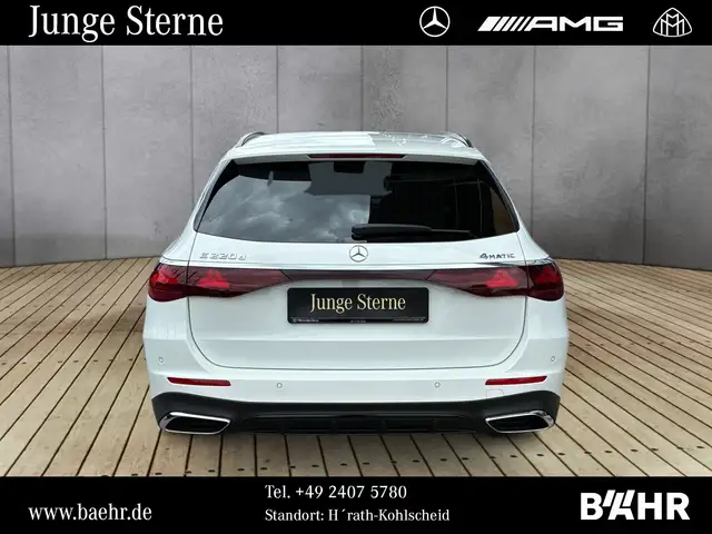 Mercedes-Benz 220 view 8
