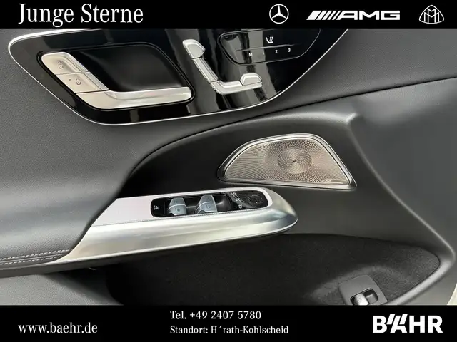 Mercedes-Benz 220 view 11