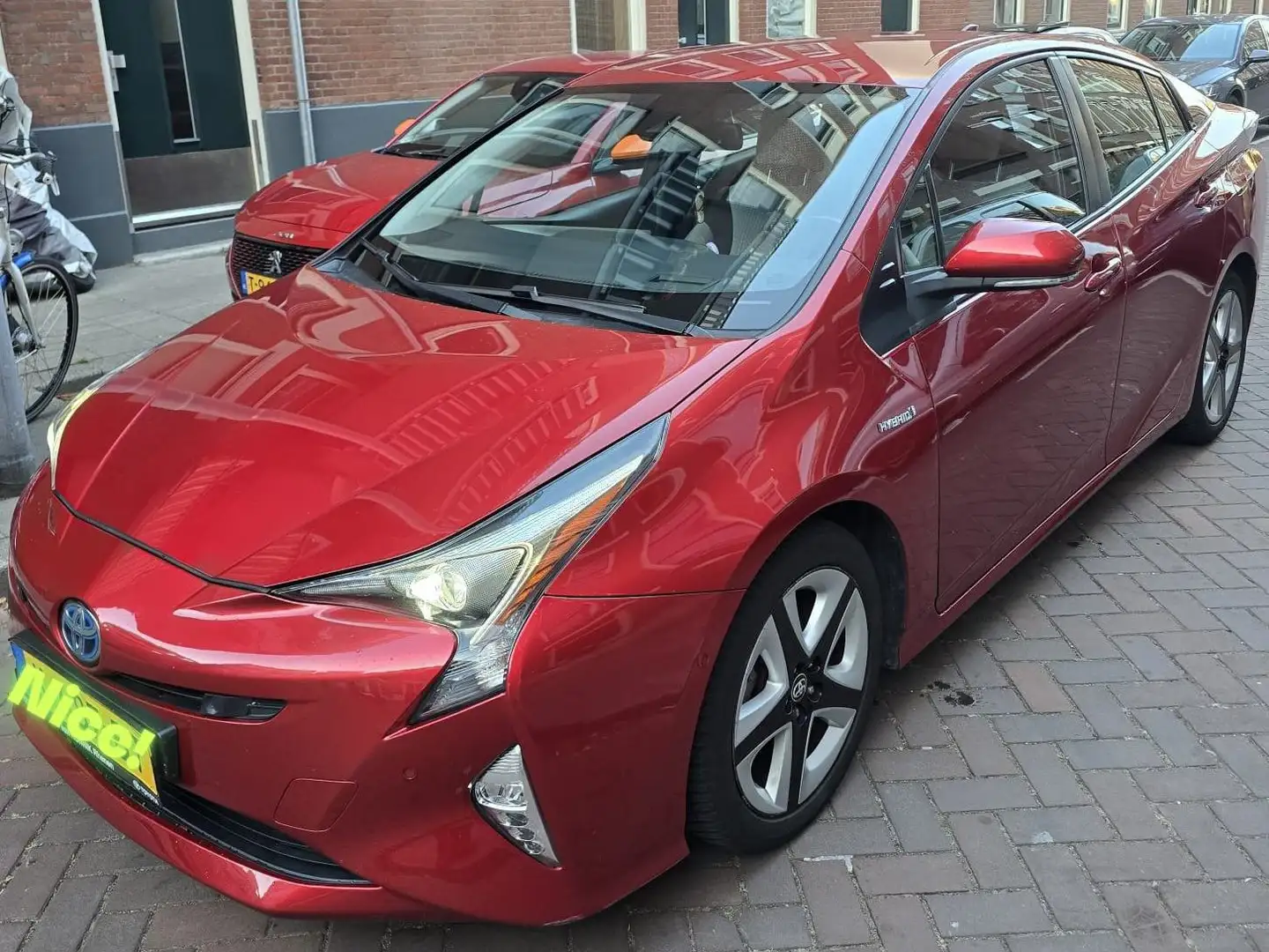 Toyota Prius Model 3 Stnd.RWD Plus 60 kWh Red - 2