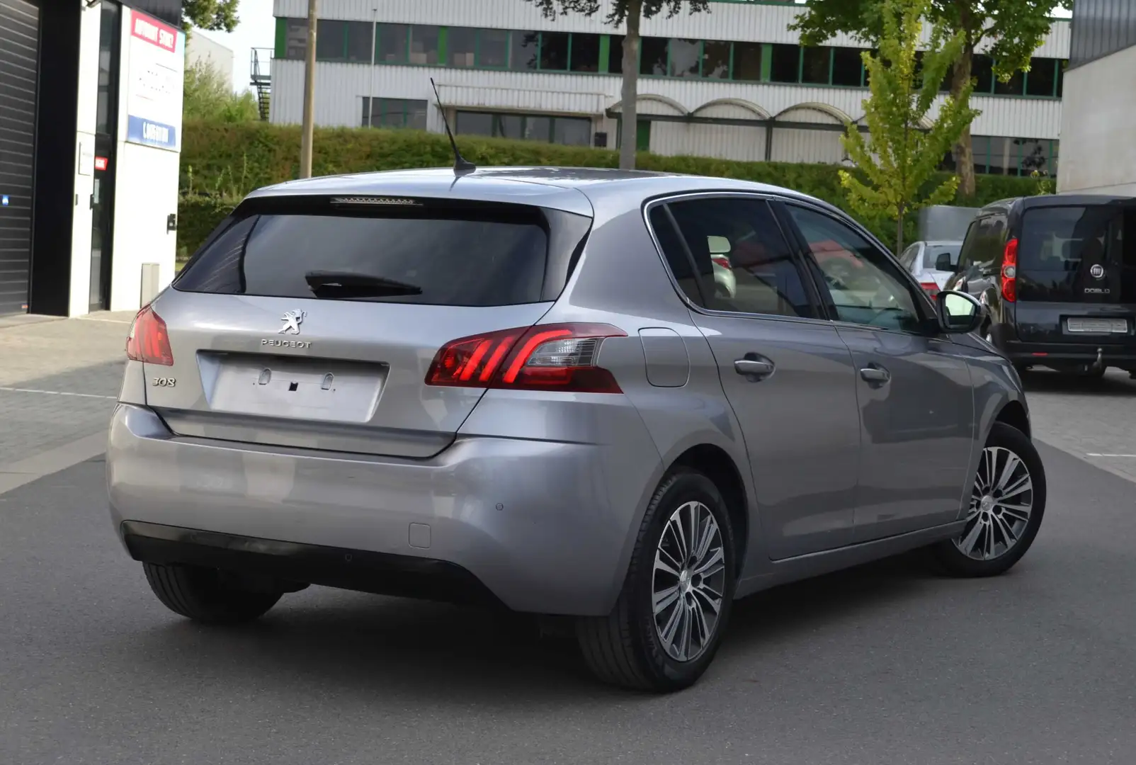 Peugeot 308 1.2 EAT8 Allure Virtual Cockpit/Navi/LED TVA - 2