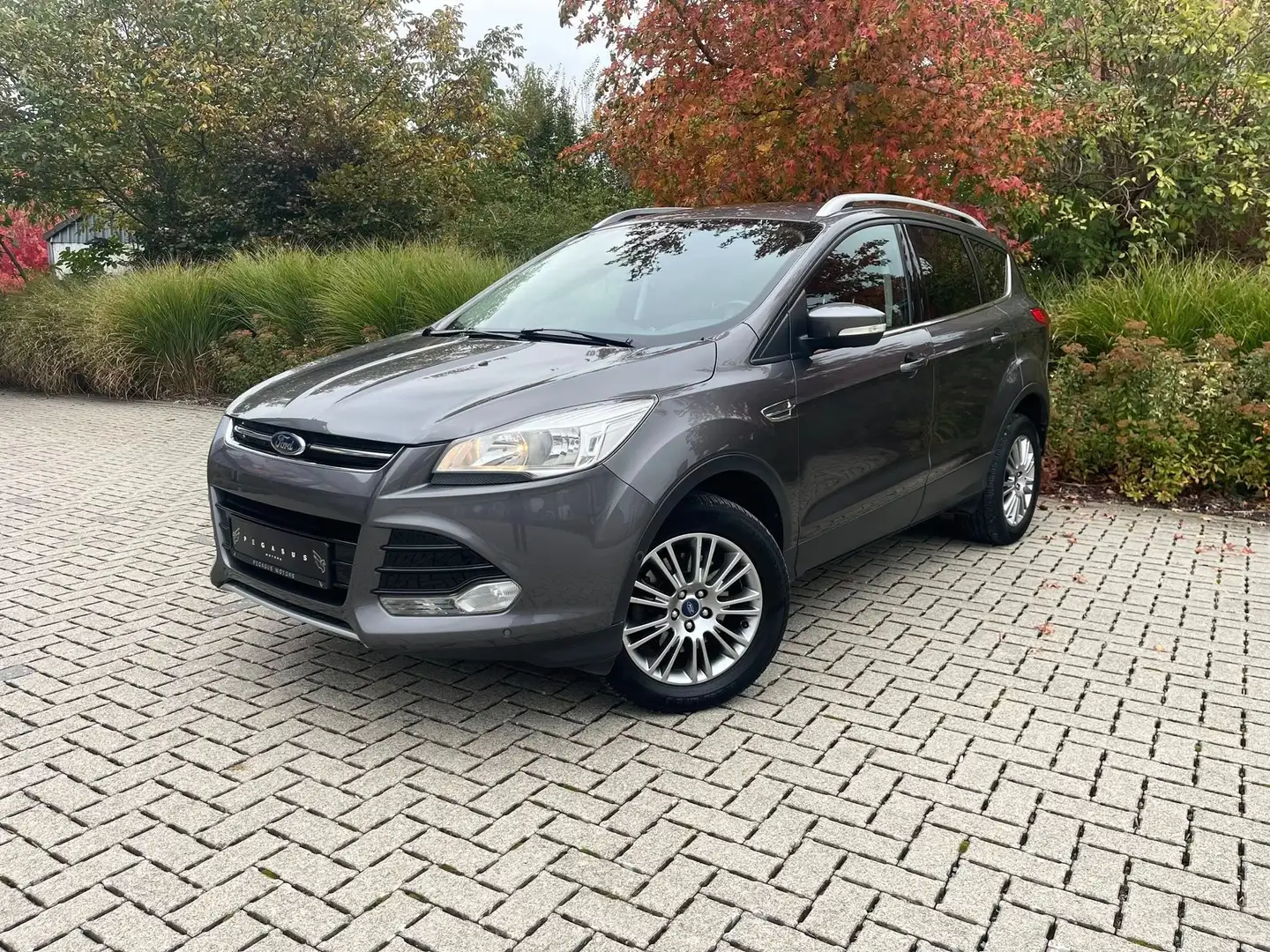 Ford Kuga 2.0 - 2014/139.000km/Euro 5b - AUTOMAAT Grijs - 1