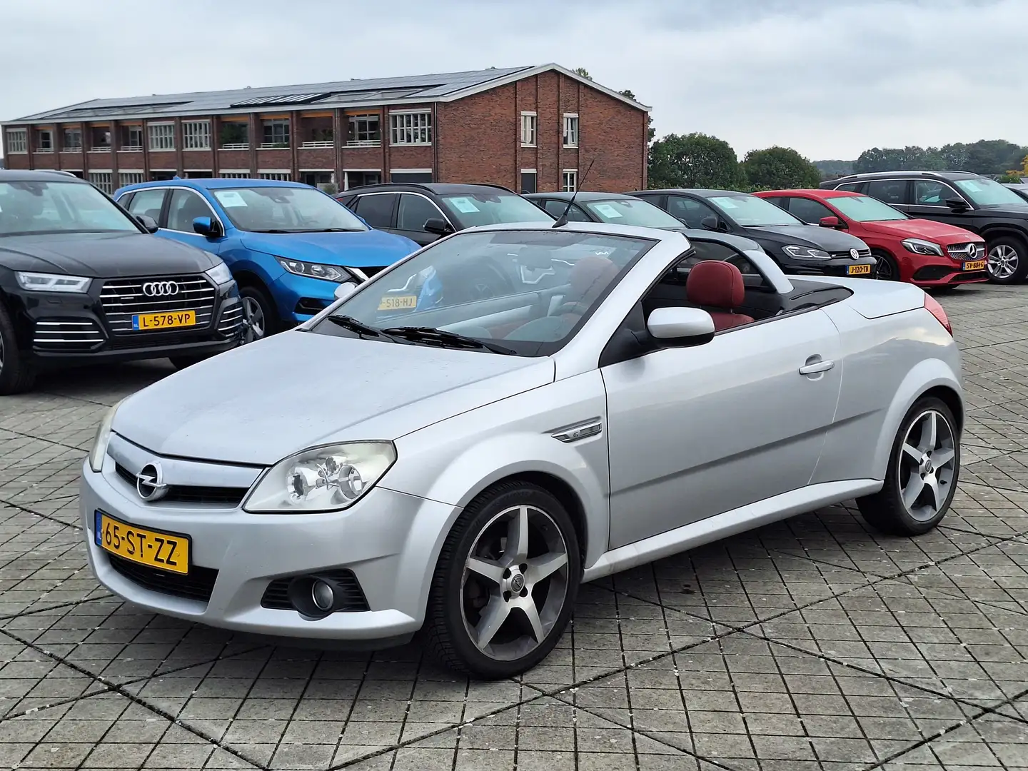 Opel Tigra €2750,-1.4-16V Sport Airco Apk 2026 Nap pas E4 Šedá - 1