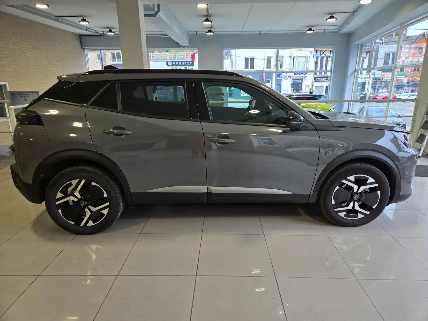 Peugeot 2008 2008 1.2 100 CH FINITION ALLURE Grijs - 2