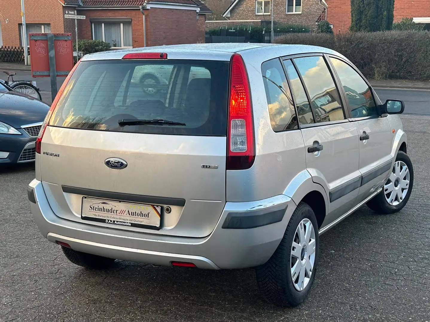 Ford Fusion Ambiente Klima Plateado - 2