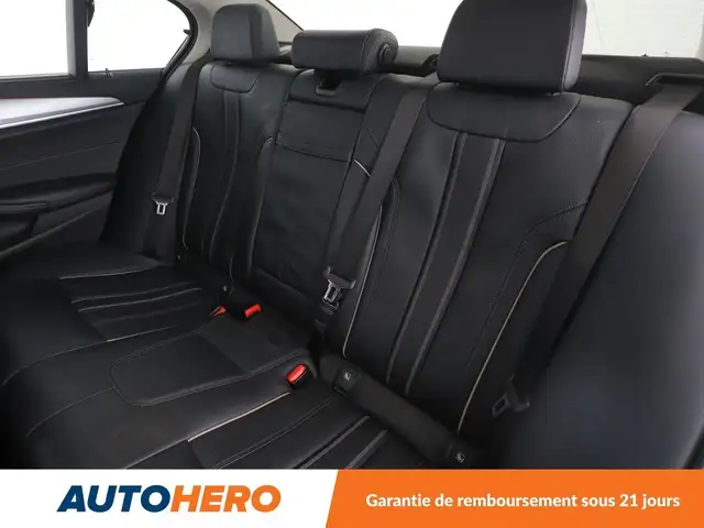 BMW 5 Series view 14