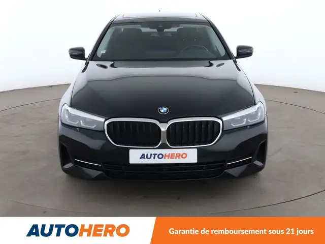 BMW 5 Series view 9