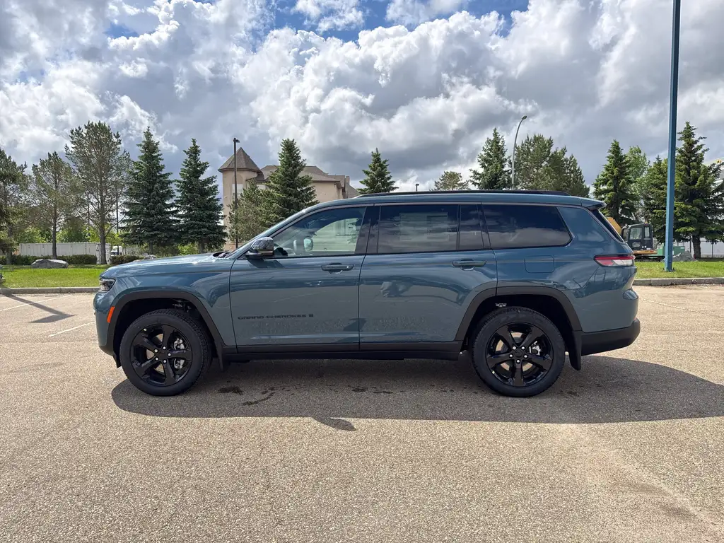 Jeep Grand Cherokee 2026 photo 4