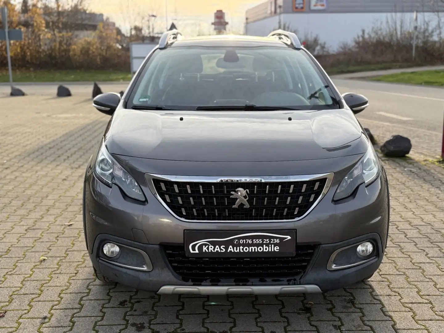 Peugeot 2008 Allure+Navi+PDC+Klima+Alus Grau - 2
