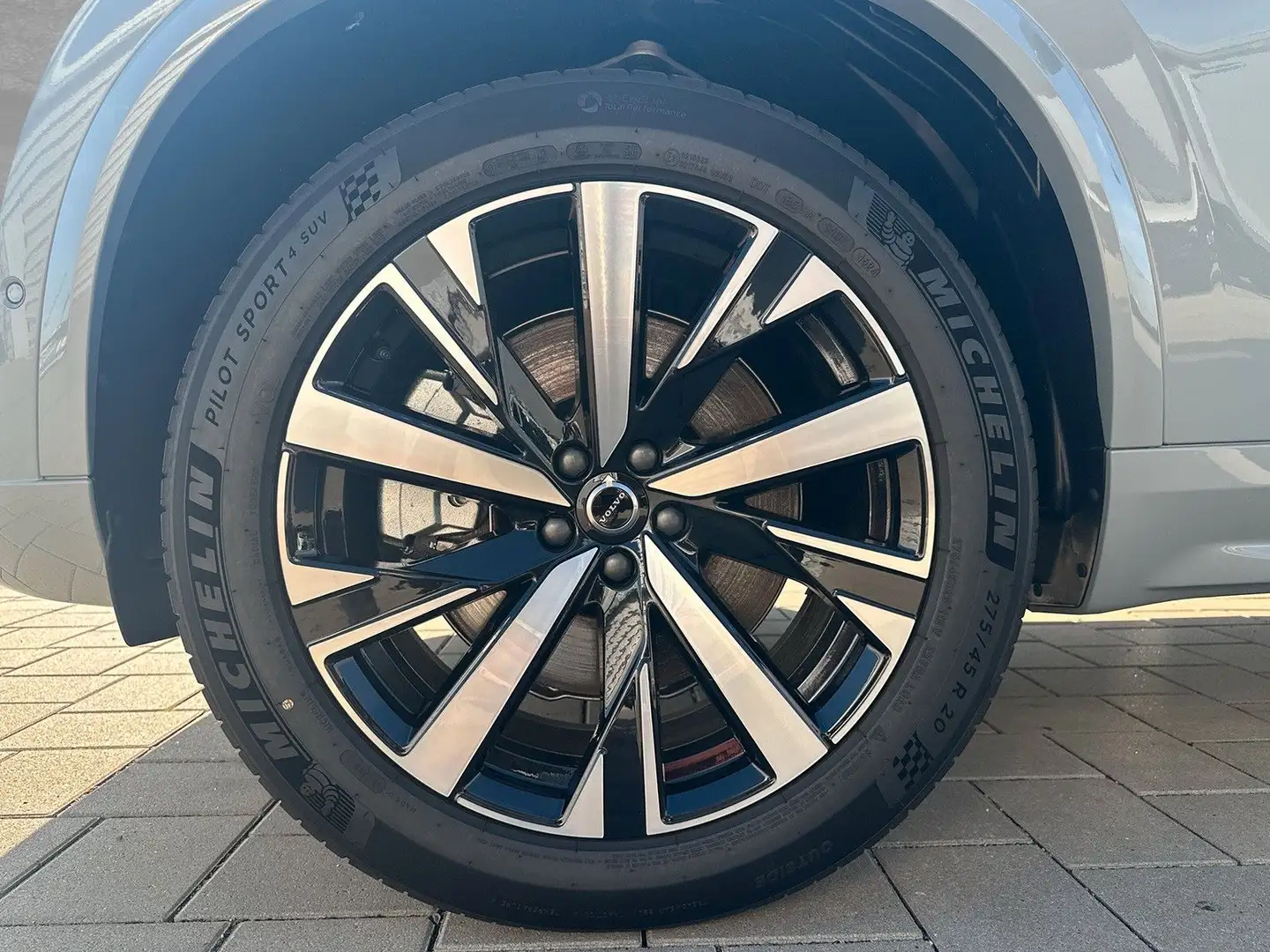 Volvo XC90 T8 AWD Core Facelift 7-Sitzer ACC BLIS Grau - 2