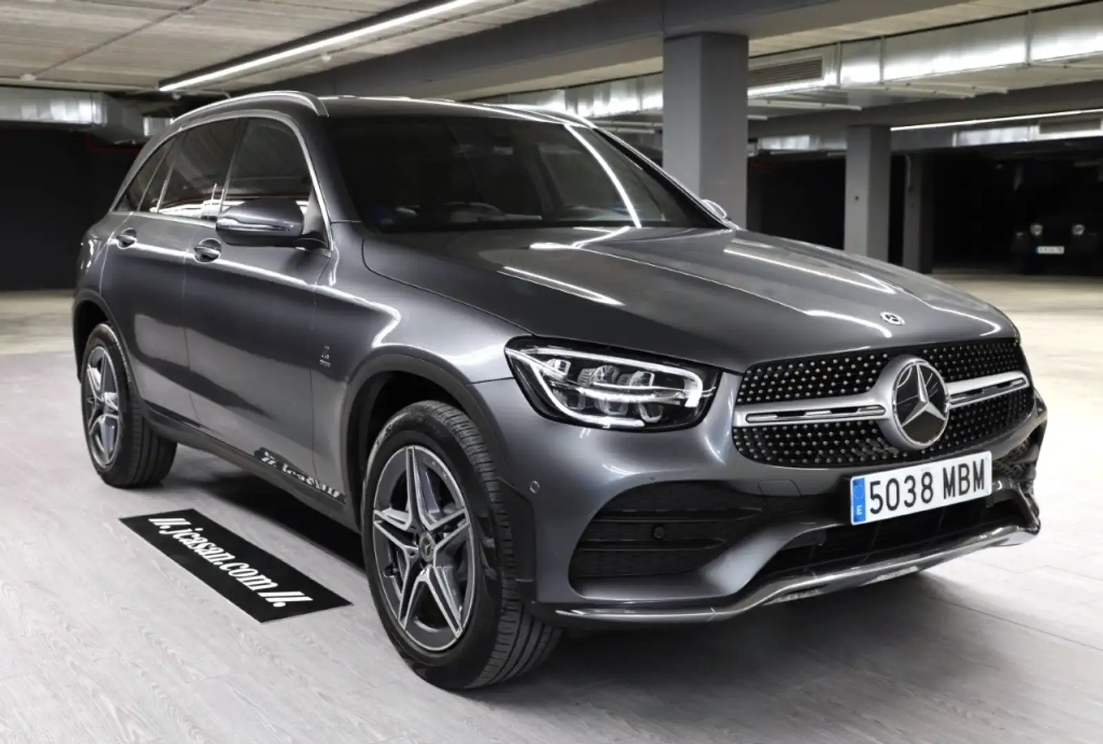 Mercedes-Benz GLC 300 300e 4Matic 9G-Tronic Gris - 2