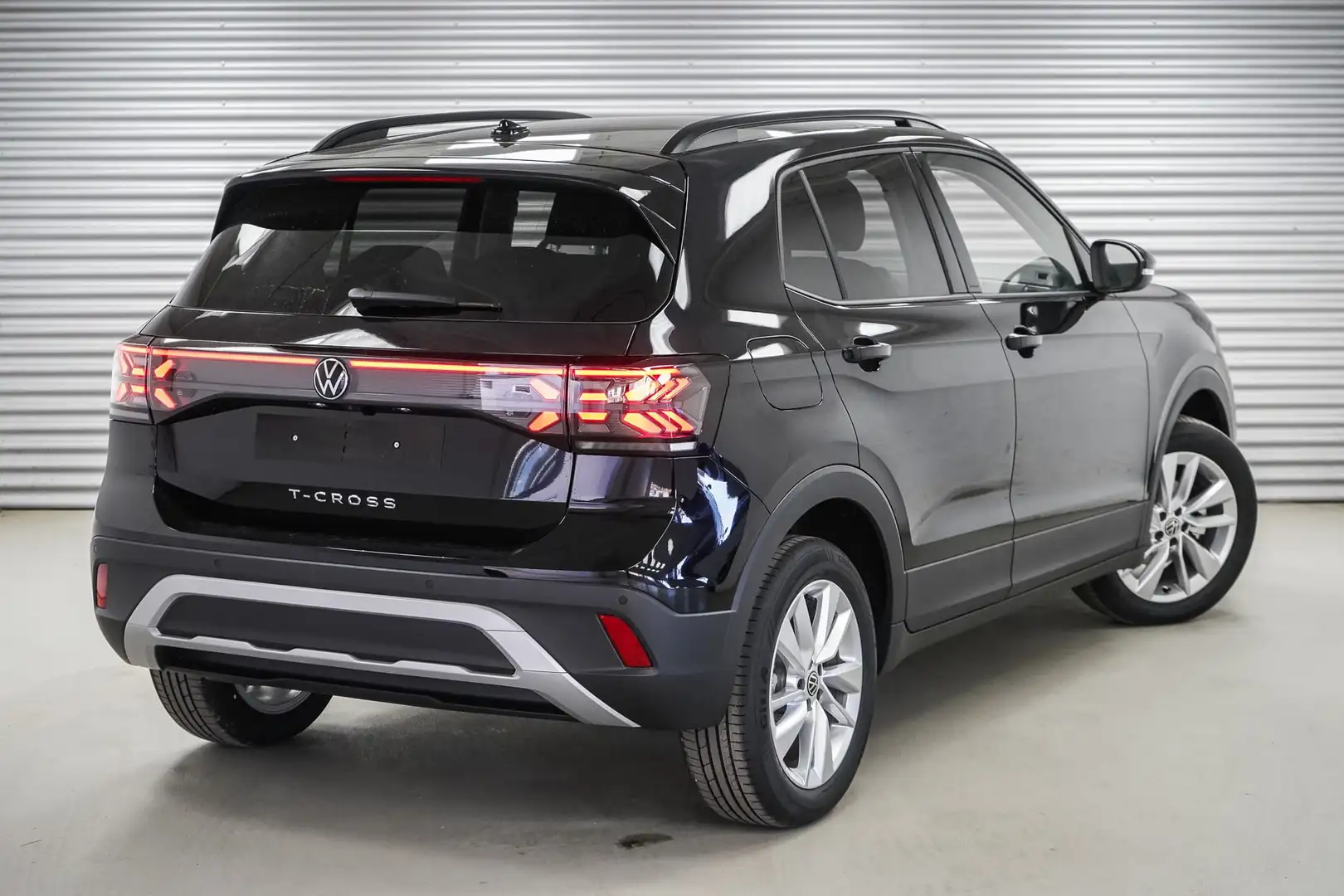 Volkswagen T-Cross 1,5 TSI DSG Life Plus Fekete - 2