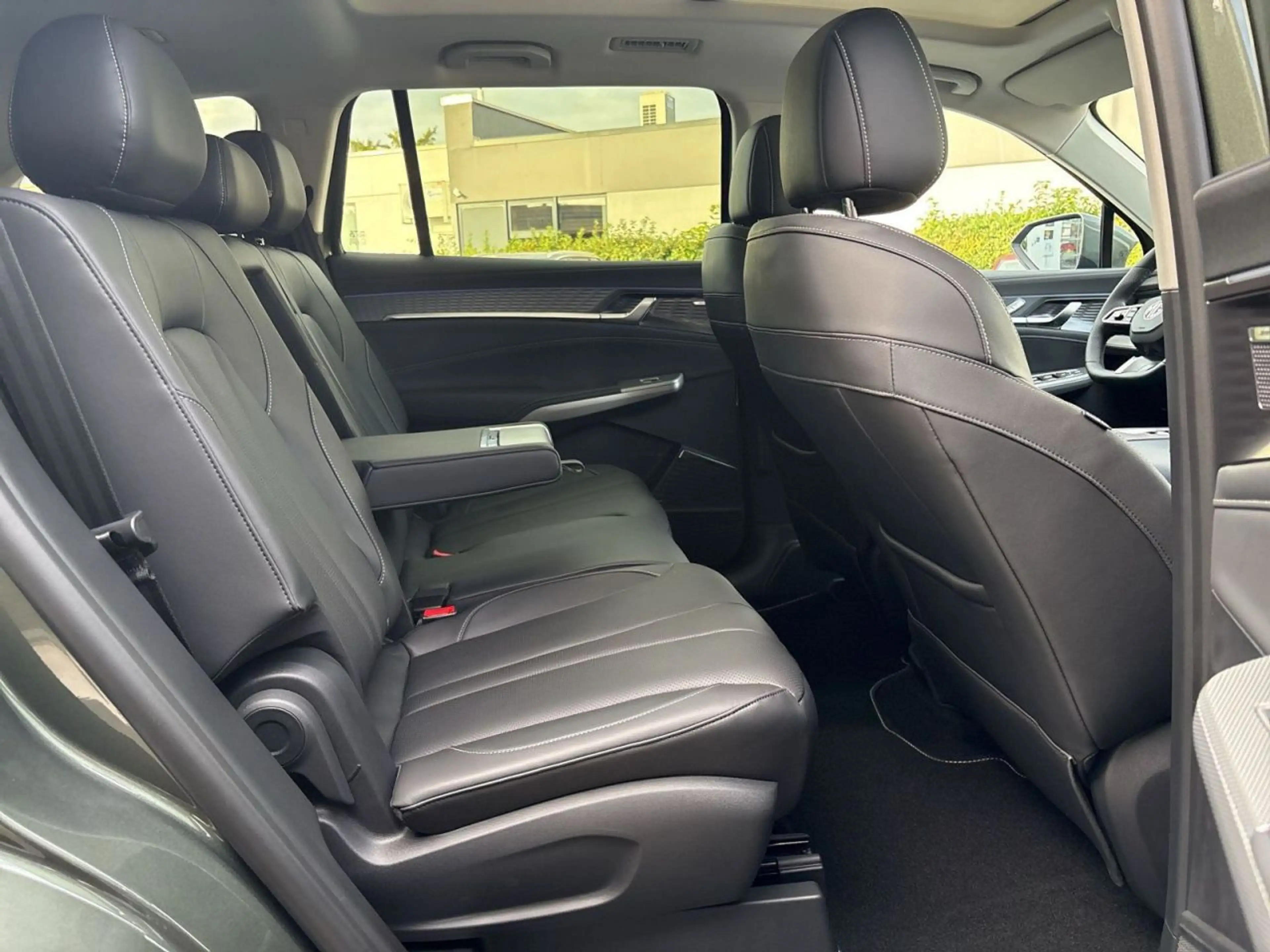 MG MGS9 PHEV Luxury — photo 15