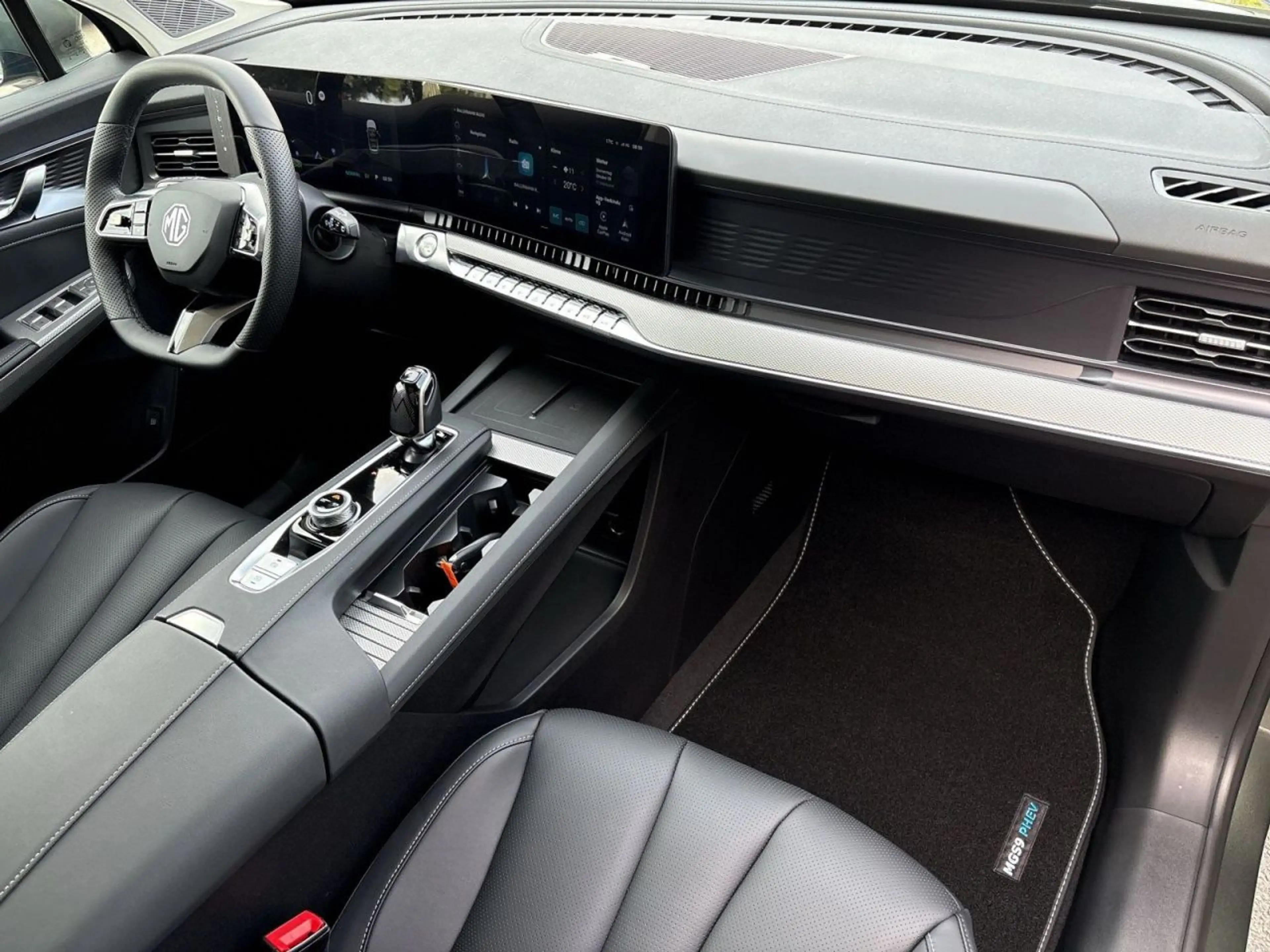 MG MGS9 PHEV Luxury — photo 12