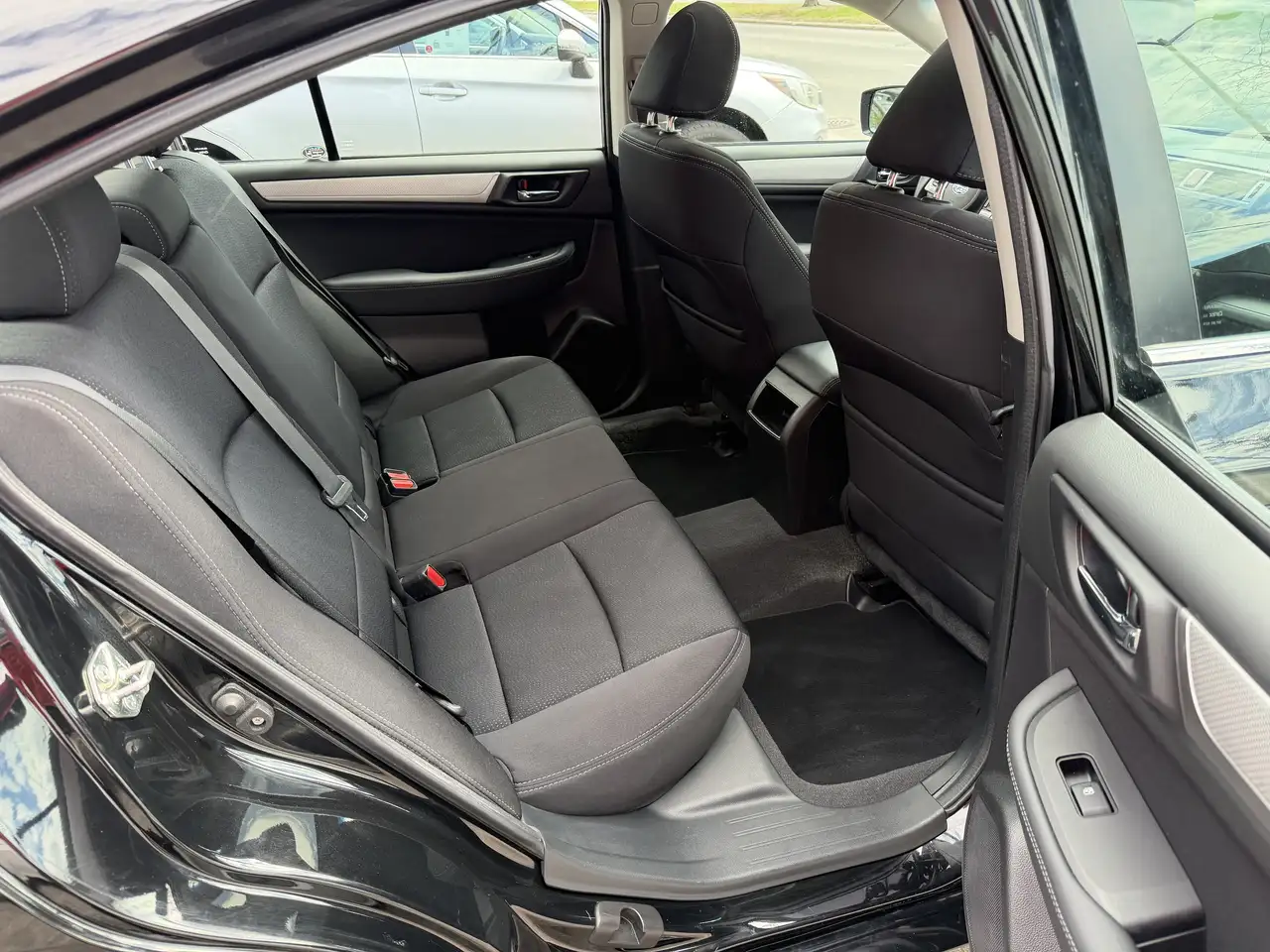 Subaru Legacy снимка Subaru Legacy