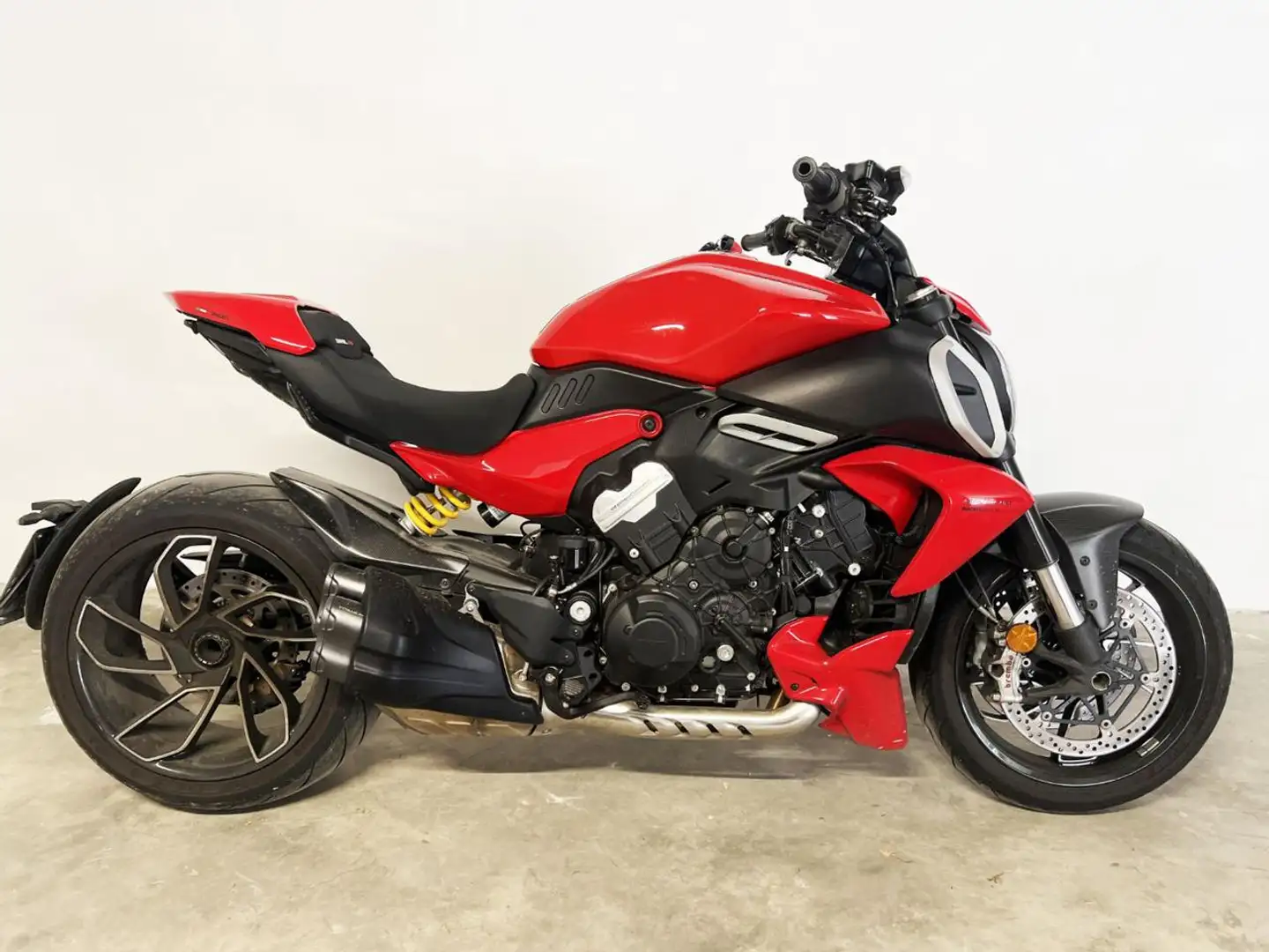 Ducati Diavel V4 Red Rot - 1