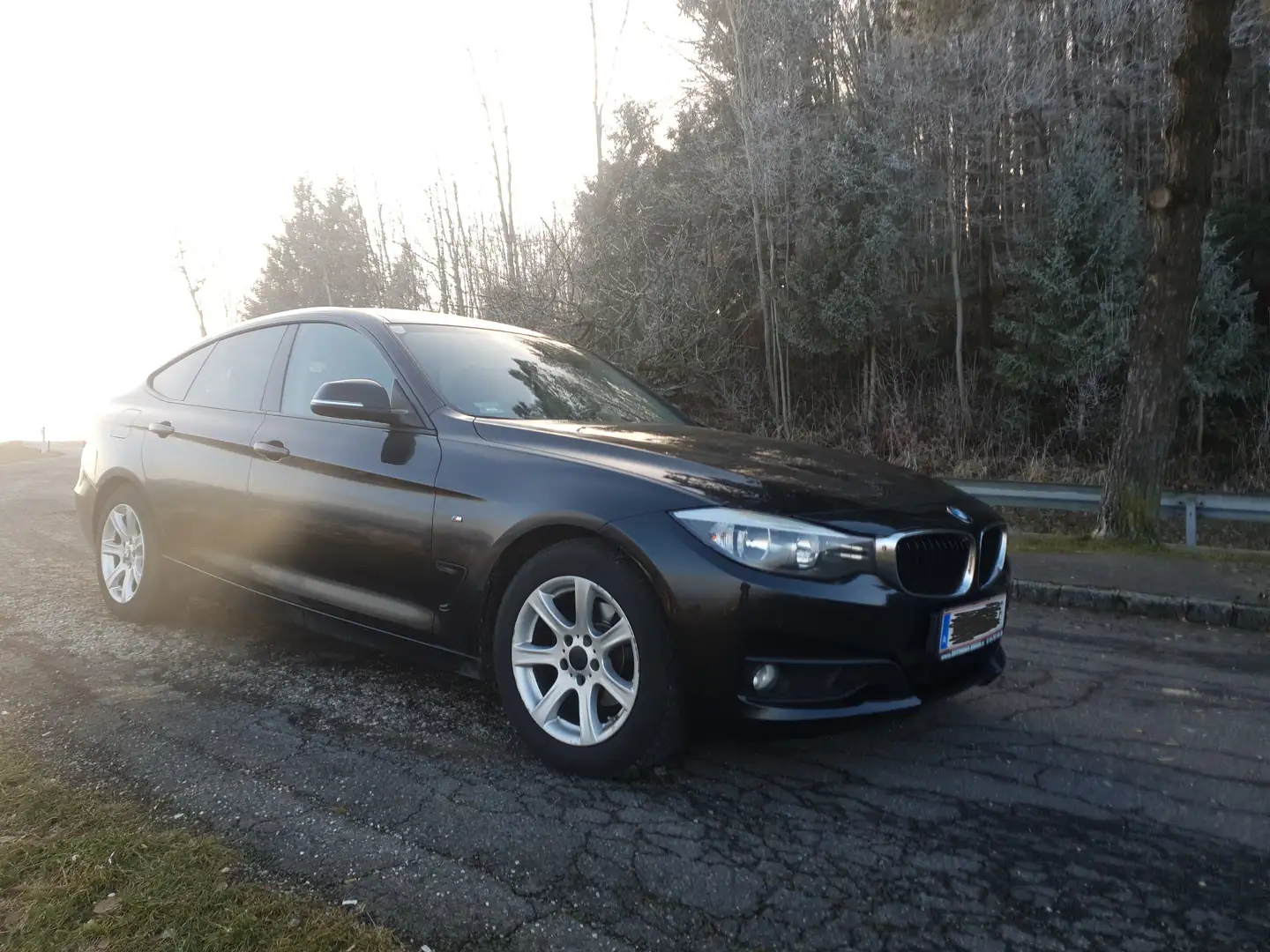 BMW 318 318d Gran Turismo Schwarz - 1