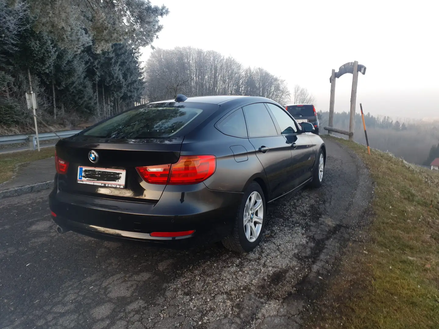 BMW 318 318d Gran Turismo Schwarz - 2