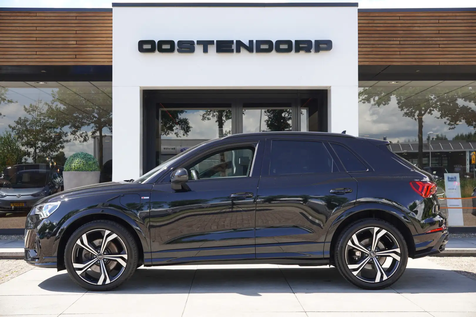 Audi Q3 45TFSIe/245pk S-Line|2022|20"Blackstyle|AppleCarpl Zwart - 1