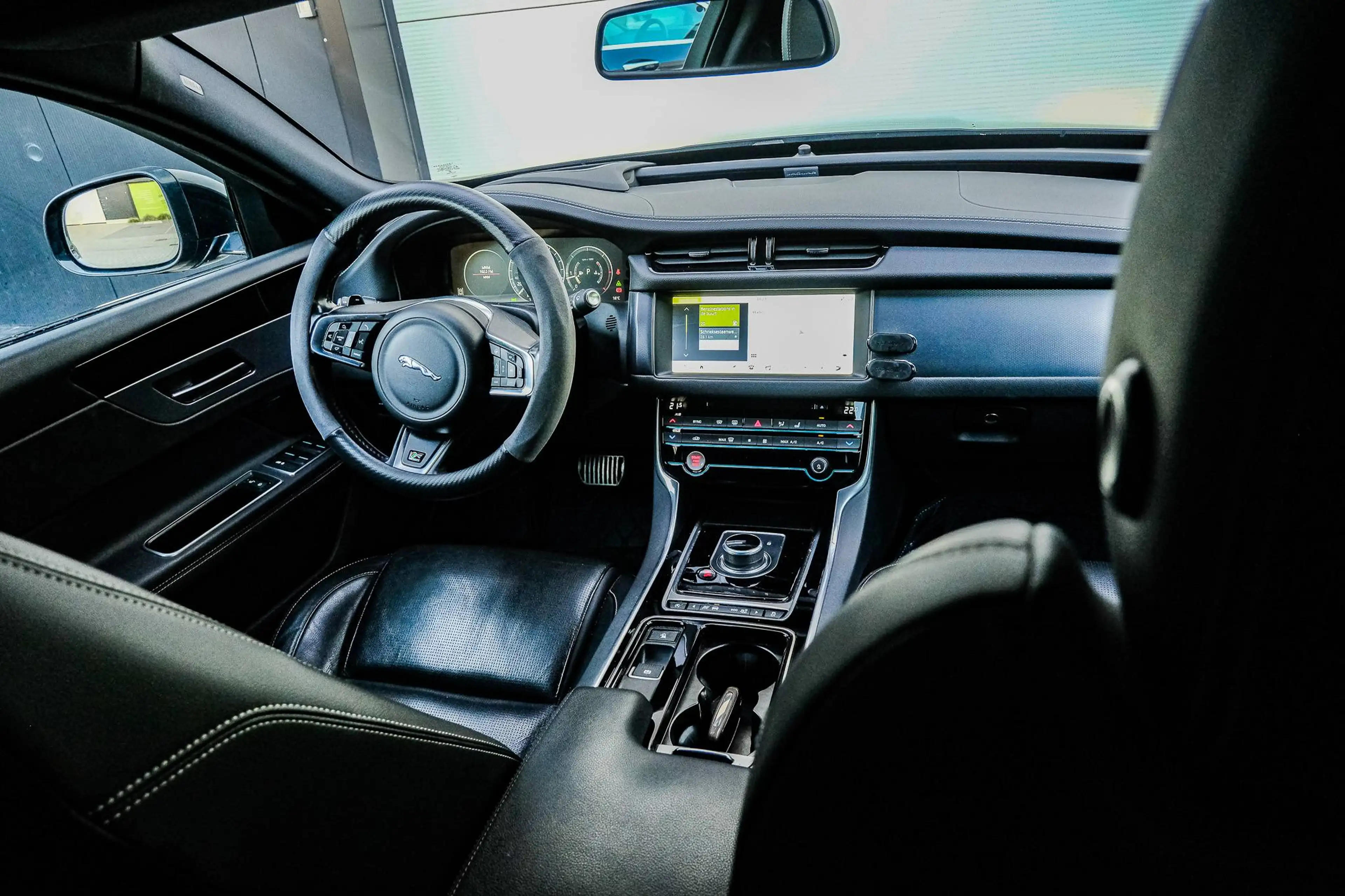 Jaguar XF 2.0 D 179pk R-Sport Meridian ACC AWD — photo 9