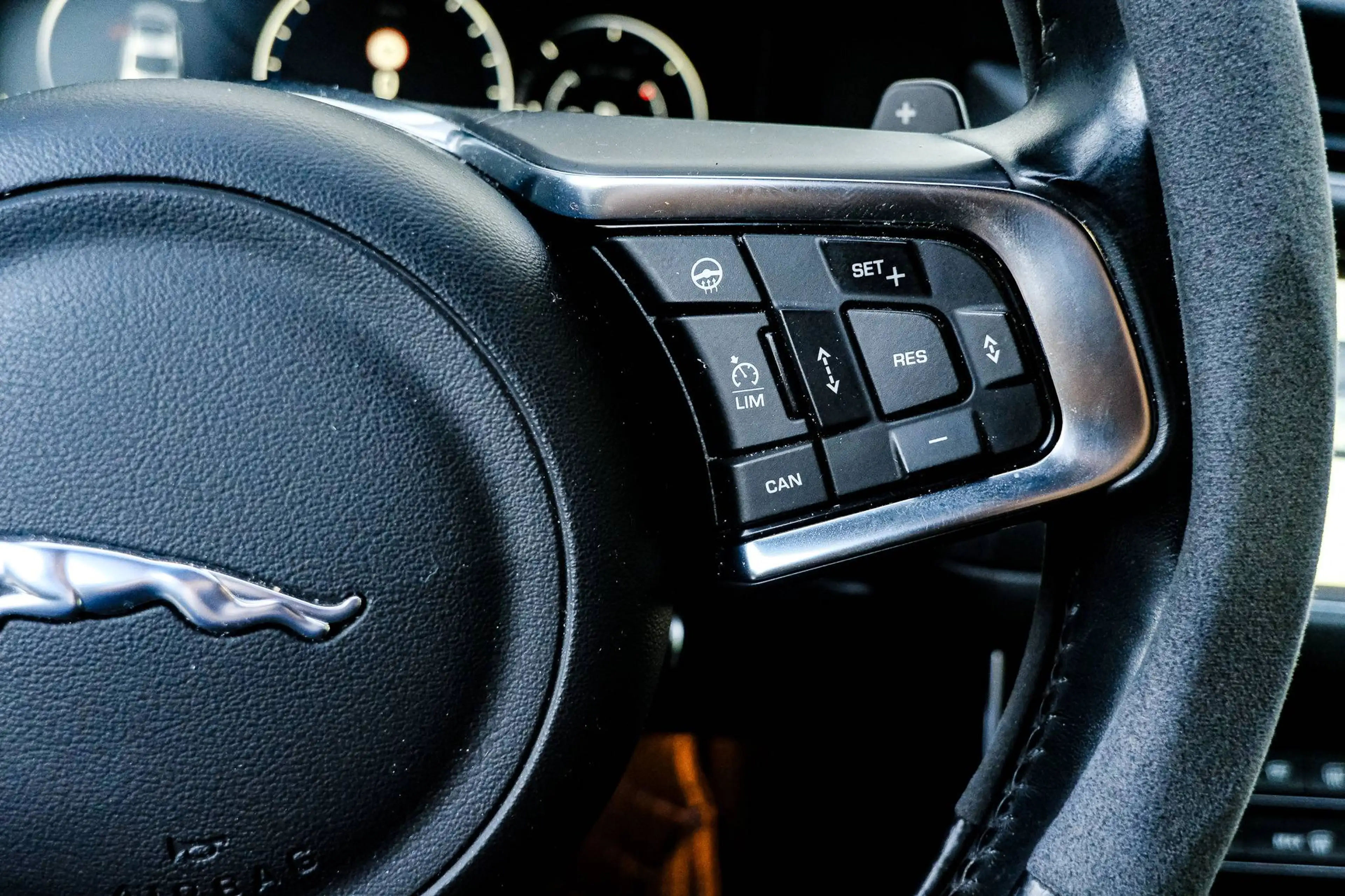 Jaguar XF 2.0 D 179pk R-Sport Meridian ACC AWD — photo 13