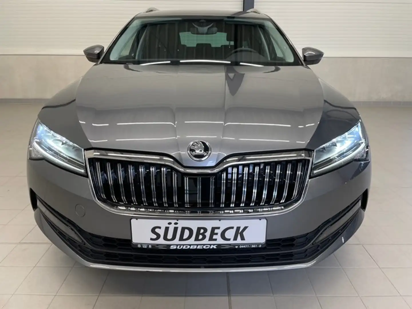 Skoda Superb Combi 2.0TDI Ambition LED+KAMERA+ACC+LANE Grau - 2