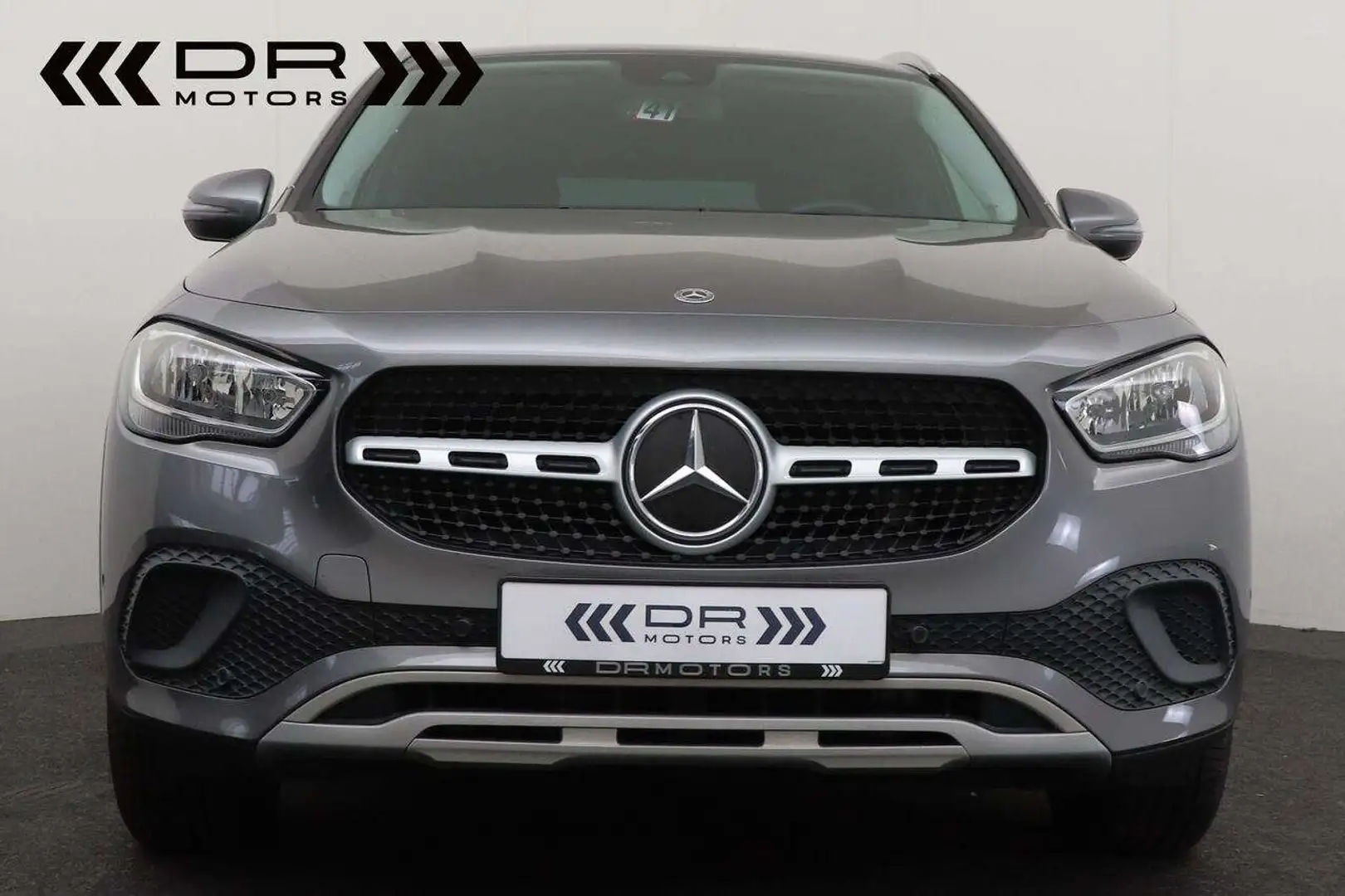 Mercedes-Benz GLA 180 DCT 7-GTRONIC - Apple Car Play/Android NAVI - C... Gris - 2