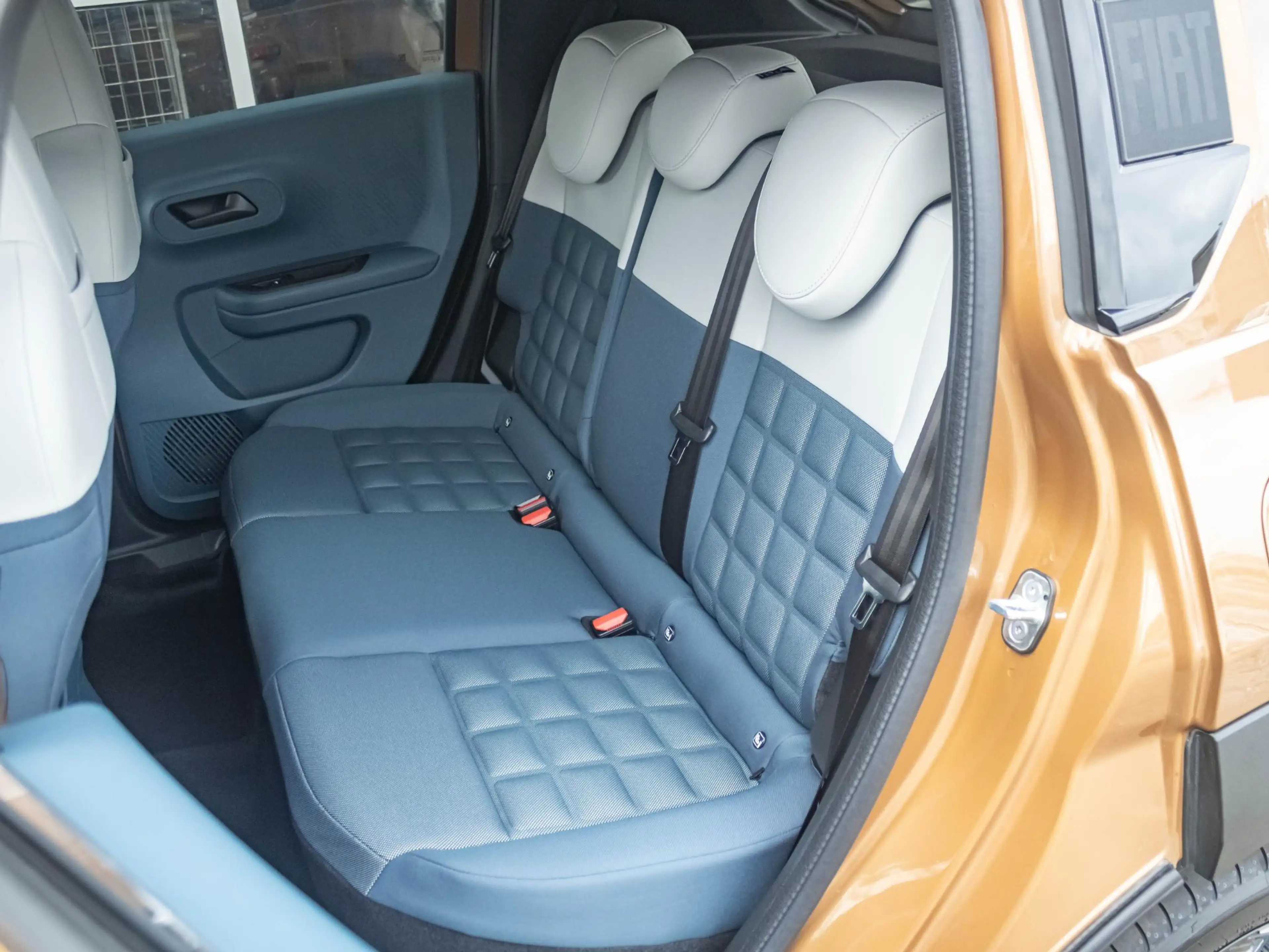 Fiat Grande Panda La Prima 44 kWh | Clima | Cruise | Camera | Apple — photo 15