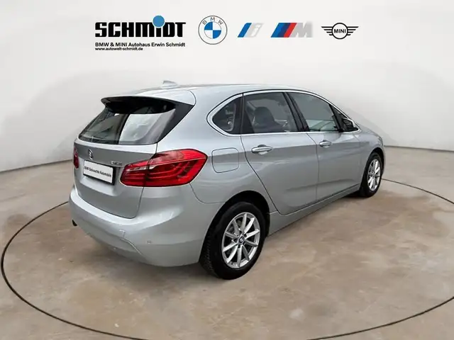 BMW 2 Series view 4