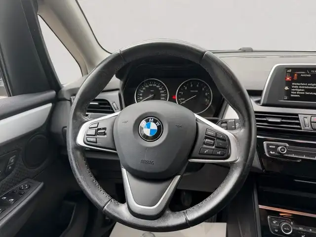 BMW 2 Series view 11