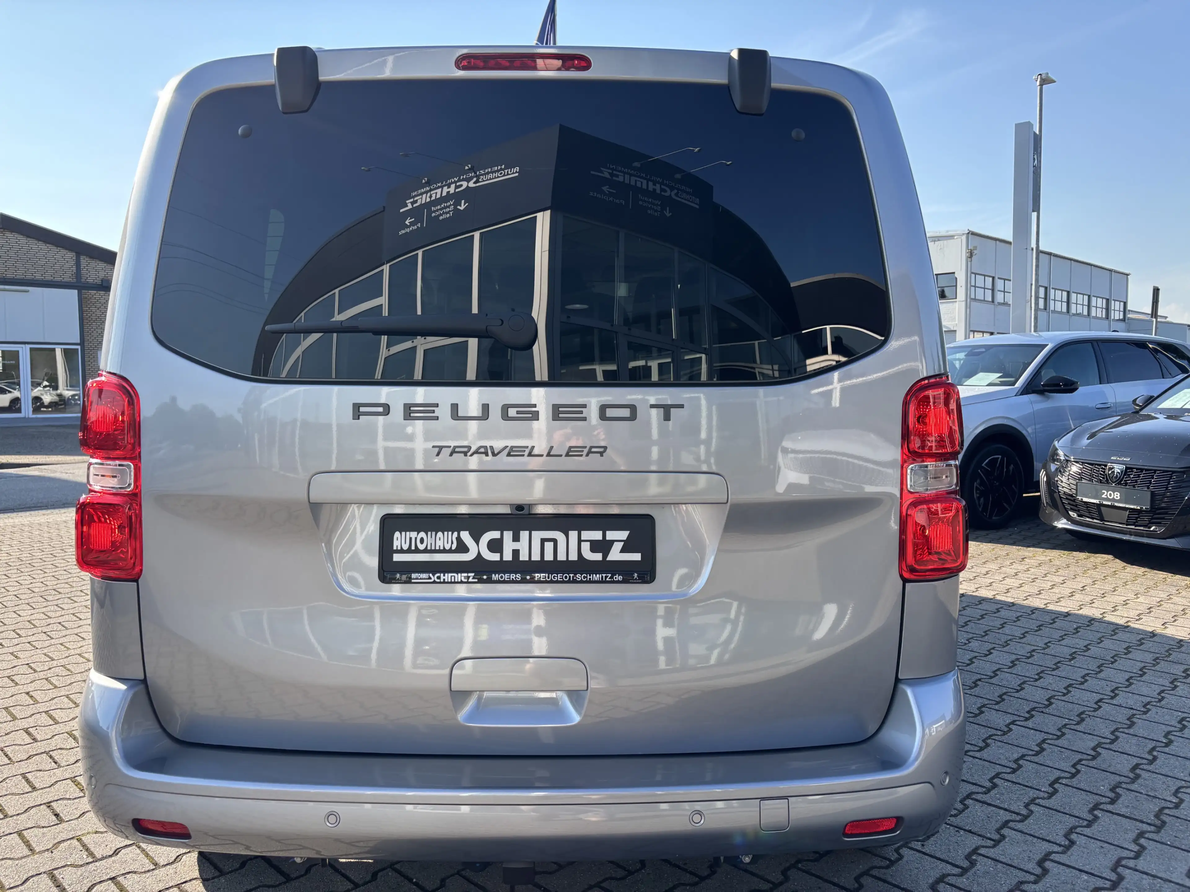 Peugeot Traveller L2 BlueHDI 180, ACC, el. Schiebetüren, AHK, uvm. — photo 6