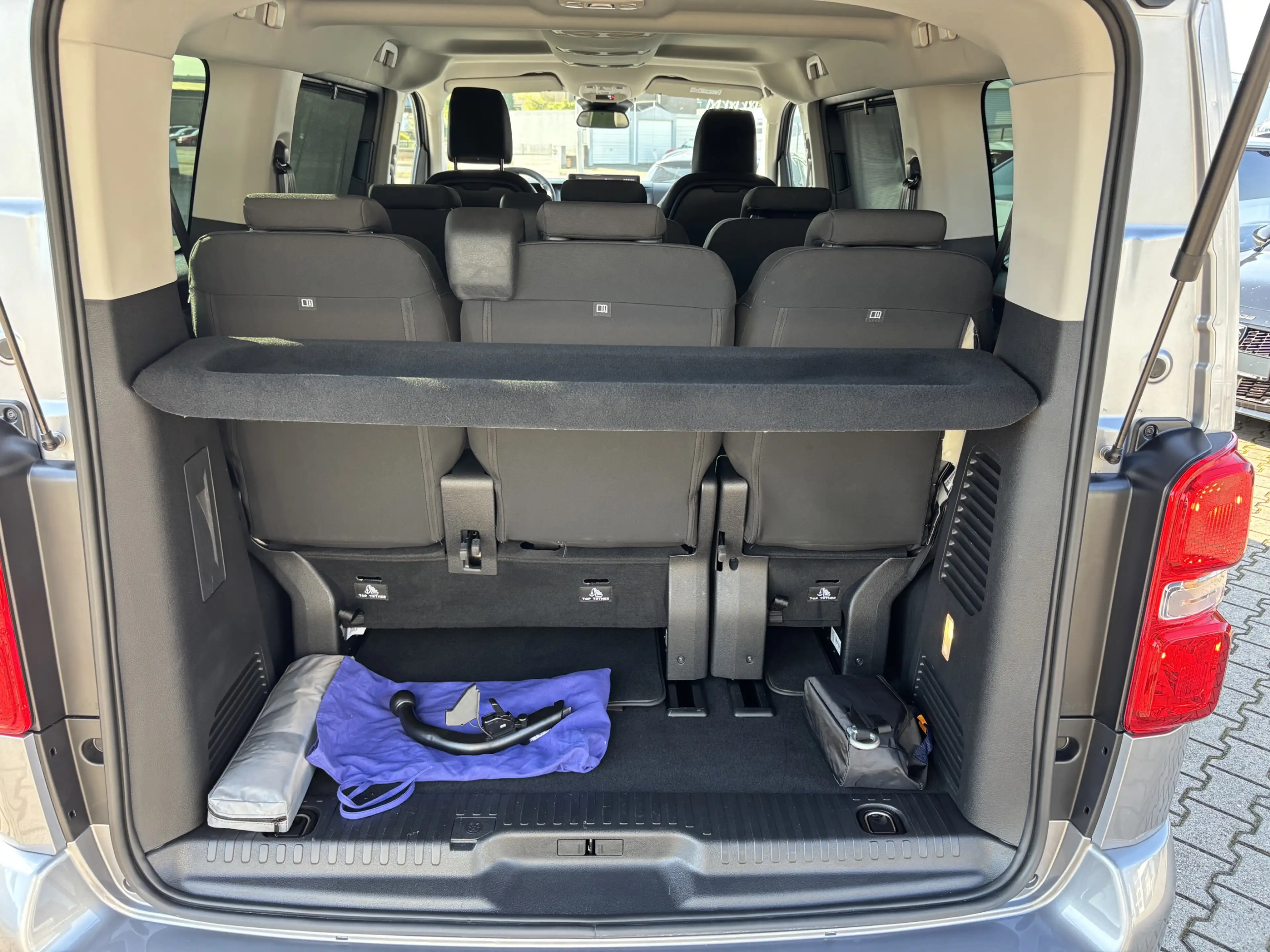 Peugeot Traveller L2 BlueHDI 180, ACC, el. Schiebetüren, AHK, uvm. — photo 8