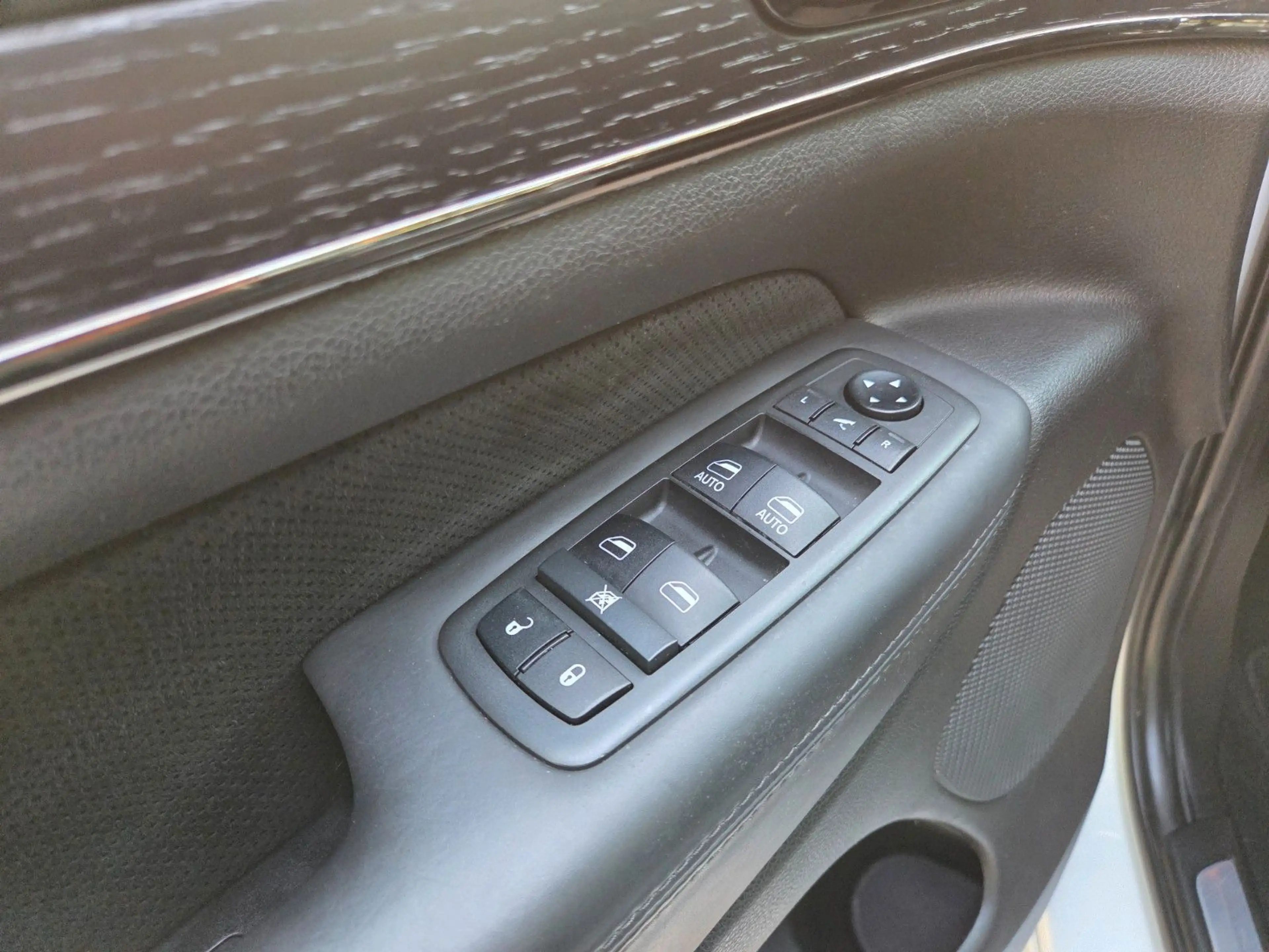 Jeep Grand Cherokee 3.0 CRD S +PANO+MEMORY+ — photo 25