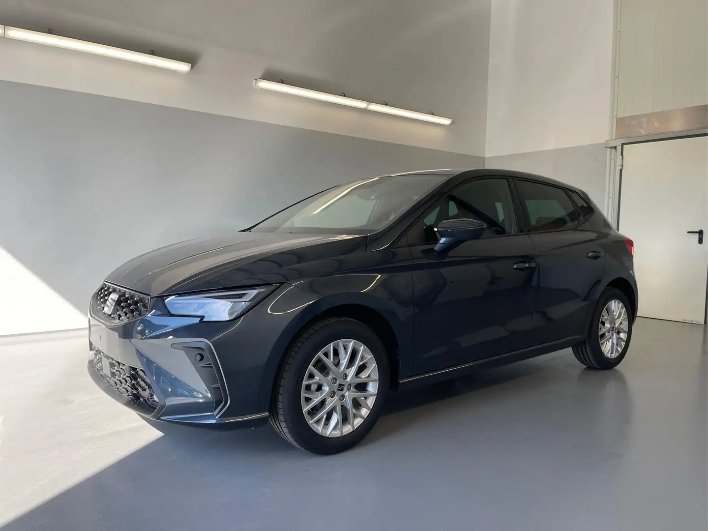 SEAT Ibiza Style 80PS Voll-LED+Kessy+PDC+Alarm+Sitzheizung... Grau - 1