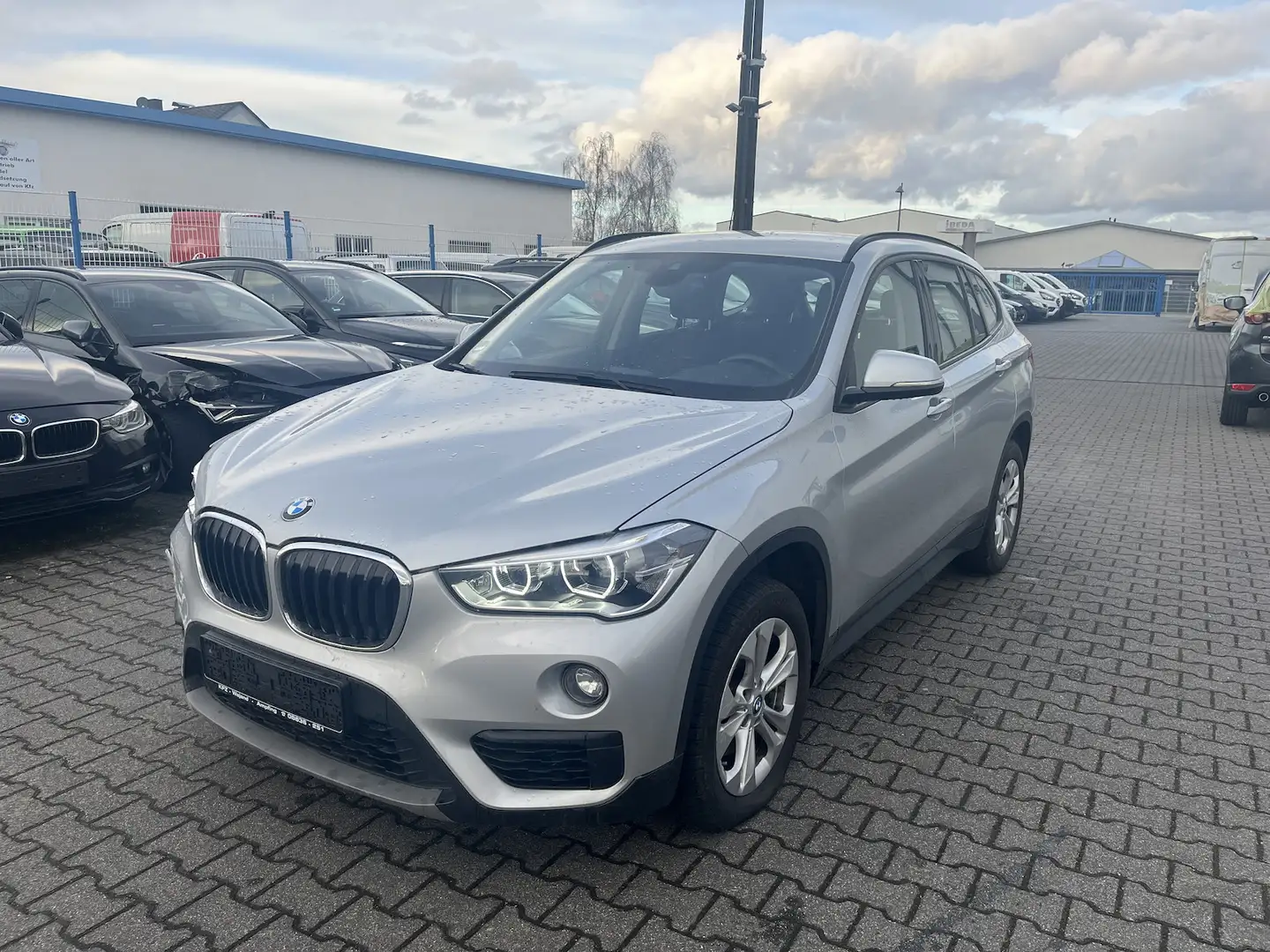 BMW X1 sDrive 18 d Advantage 2.0 Diesel,Autom. Gris - 1