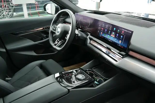 BMW 540 d xDrive *M-Paket Pro/AHK/B&W Sound/Pano/Innovationspaket/Sitzlüftung/Standhzg.* Ansicht 37