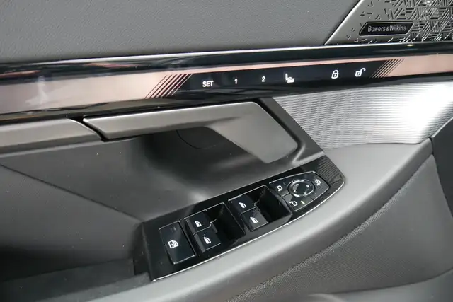 BMW 540 d xDrive *M-Paket Pro/AHK/B&W Sound/Pano/Innovationspaket/Sitzlüftung/Standhzg.* Ansicht 9