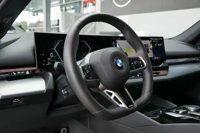 BMW 540 d xDrive *M-Paket Pro/AHK/B&W Sound/Pano/Innovationspaket/Sitzlüftung/Standhzg.* Ansicht 11