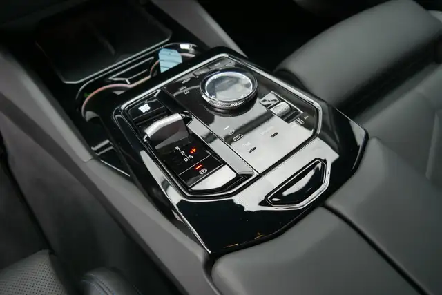 BMW 540 d xDrive *M-Paket Pro/AHK/B&W Sound/Pano/Innovationspaket/Sitzlüftung/Standhzg.* Ansicht 32