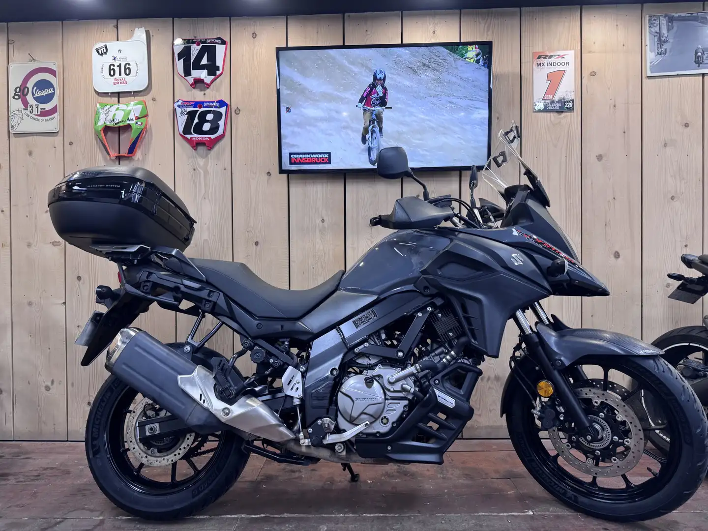 Suzuki V-Strom 650 Gris - 1