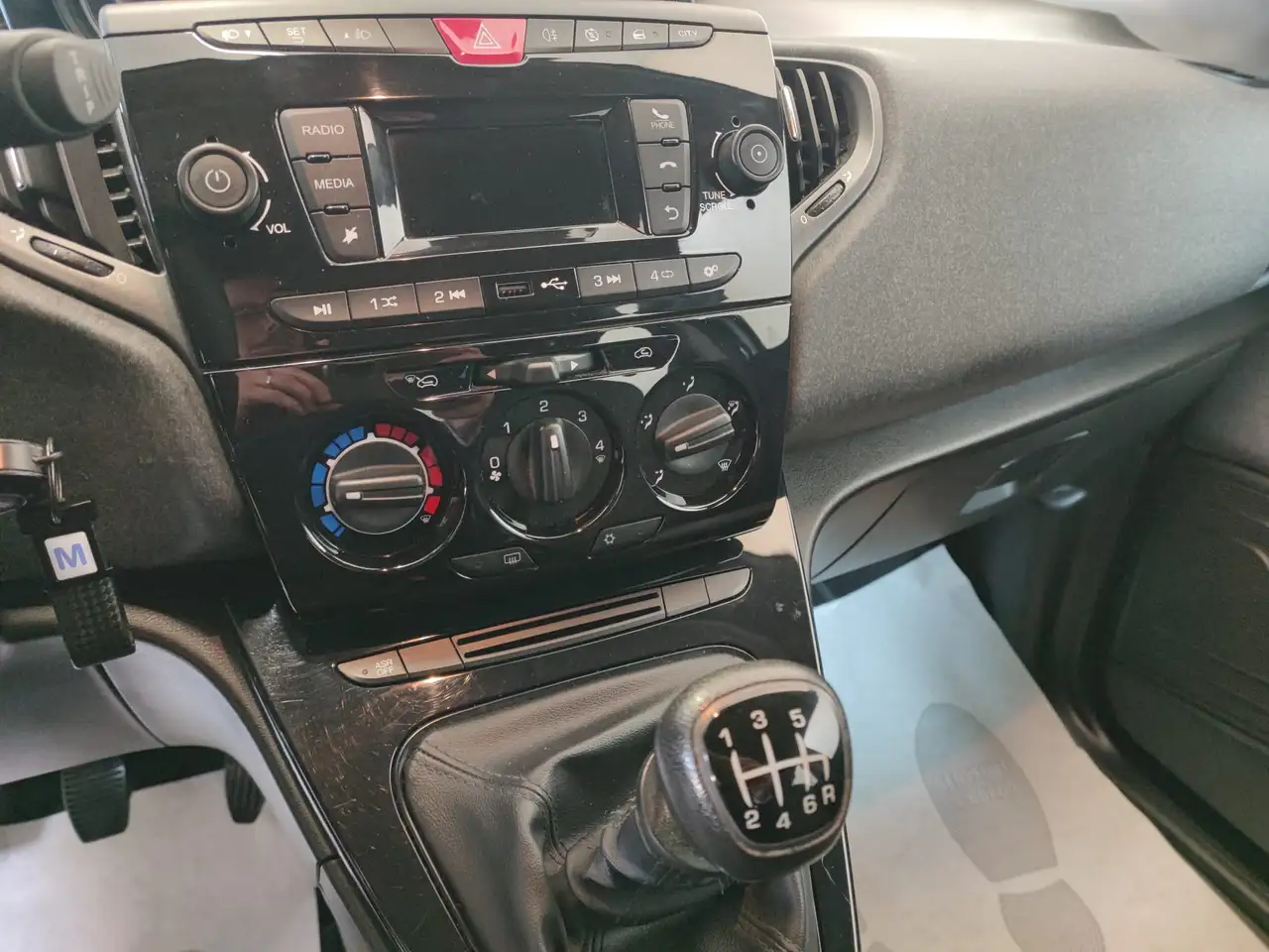 Lancia Ypsilon 2022 — фото 13