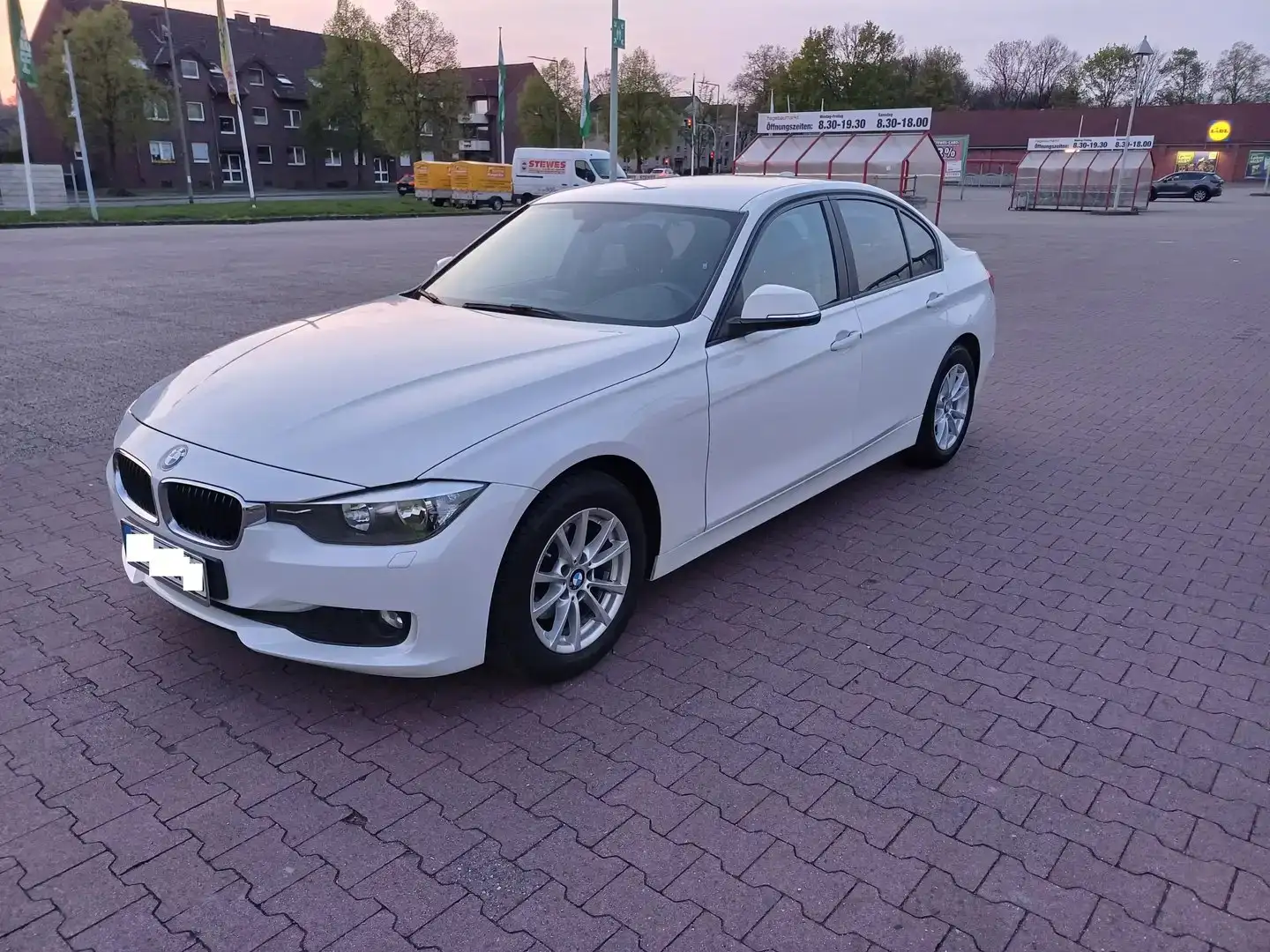 BMW 316 d Lim 2.HAND-TÜV NEU-SITZH-ALU-KLIMA-Nichtrcher Bílá - 2