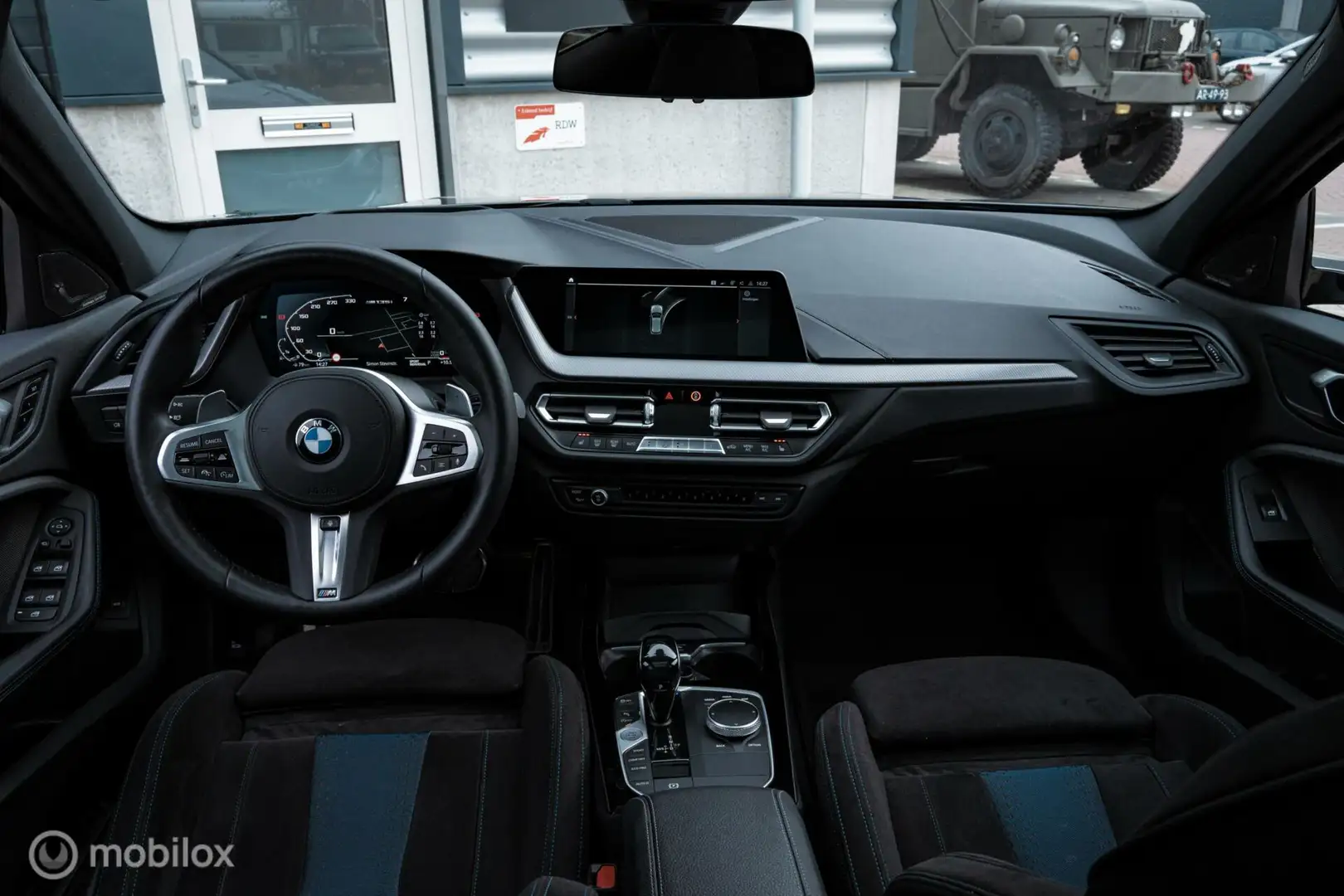 BMW 135 1-serie M135i xDrive Pano|HuD|H&K|MemorySeats|Keyl Grijs - 2