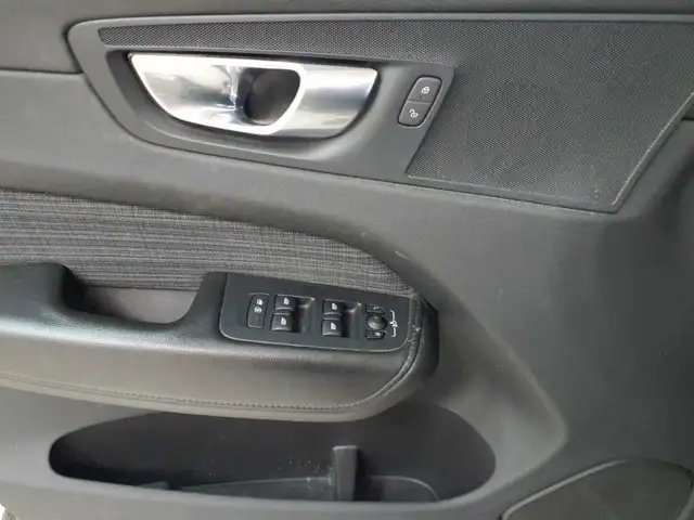 Volvo XC60 view 4