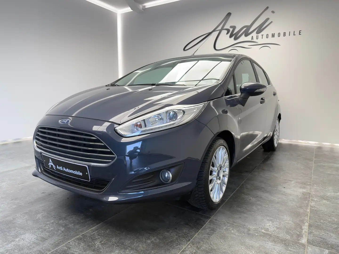 Ford Fiesta 1.0 EcoBoost *AIRCO*PARK ASSIST*GARANTIE 12 MOIS* Gris - 1