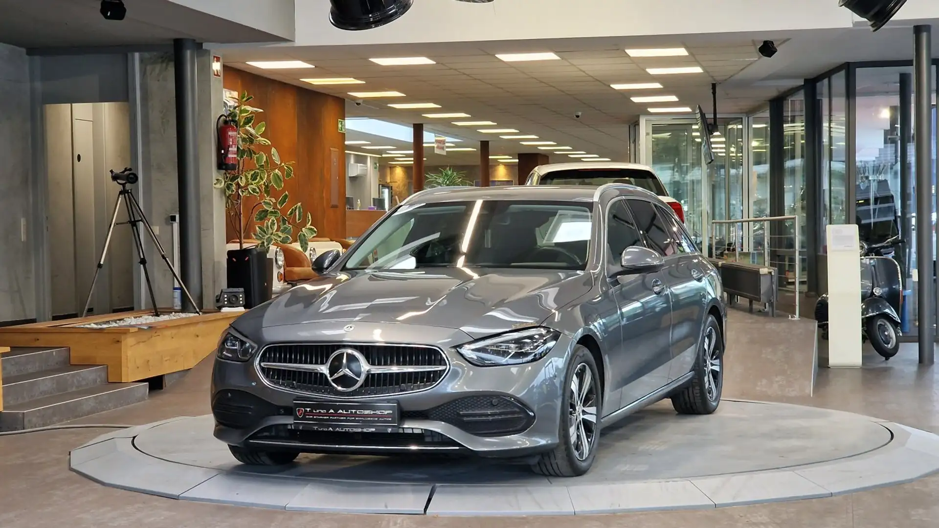 Mercedes-Benz C 220 C 220d 4Matic Avatgarde Aut. *Navi*Kamera*Ambiente Grau - 1