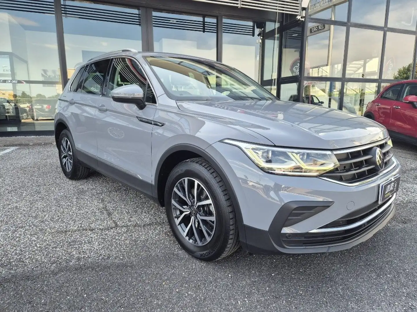 Volkswagen Tiguan 2.0 TDI 150 CV SCR DSG Life Grigio - 2
