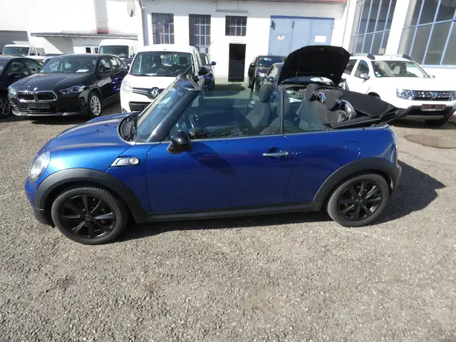 Mini Convertible view 4